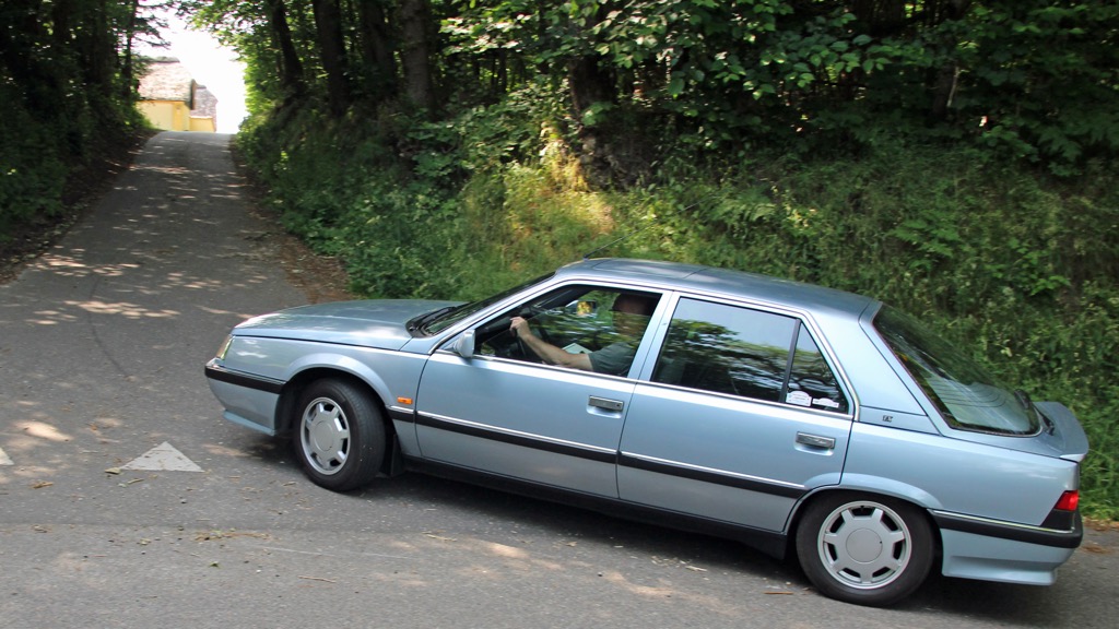 Ægteparret Birch og Maria Johannesen fra Græsted ligger i spidsen for mesterskabet i Touring klassen. De ses her i deres meget sjældne Renault 25 fra 1991.
(Foto: Bjarne Andersen, AAS)